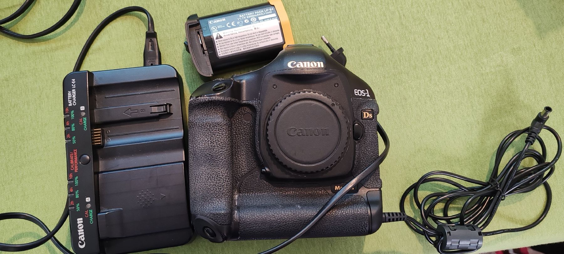Canon Appareil photo: Fotocamera Canon EOS-1 Ds Mark 3 – Défectueux à Hägendorf par Debua 1
