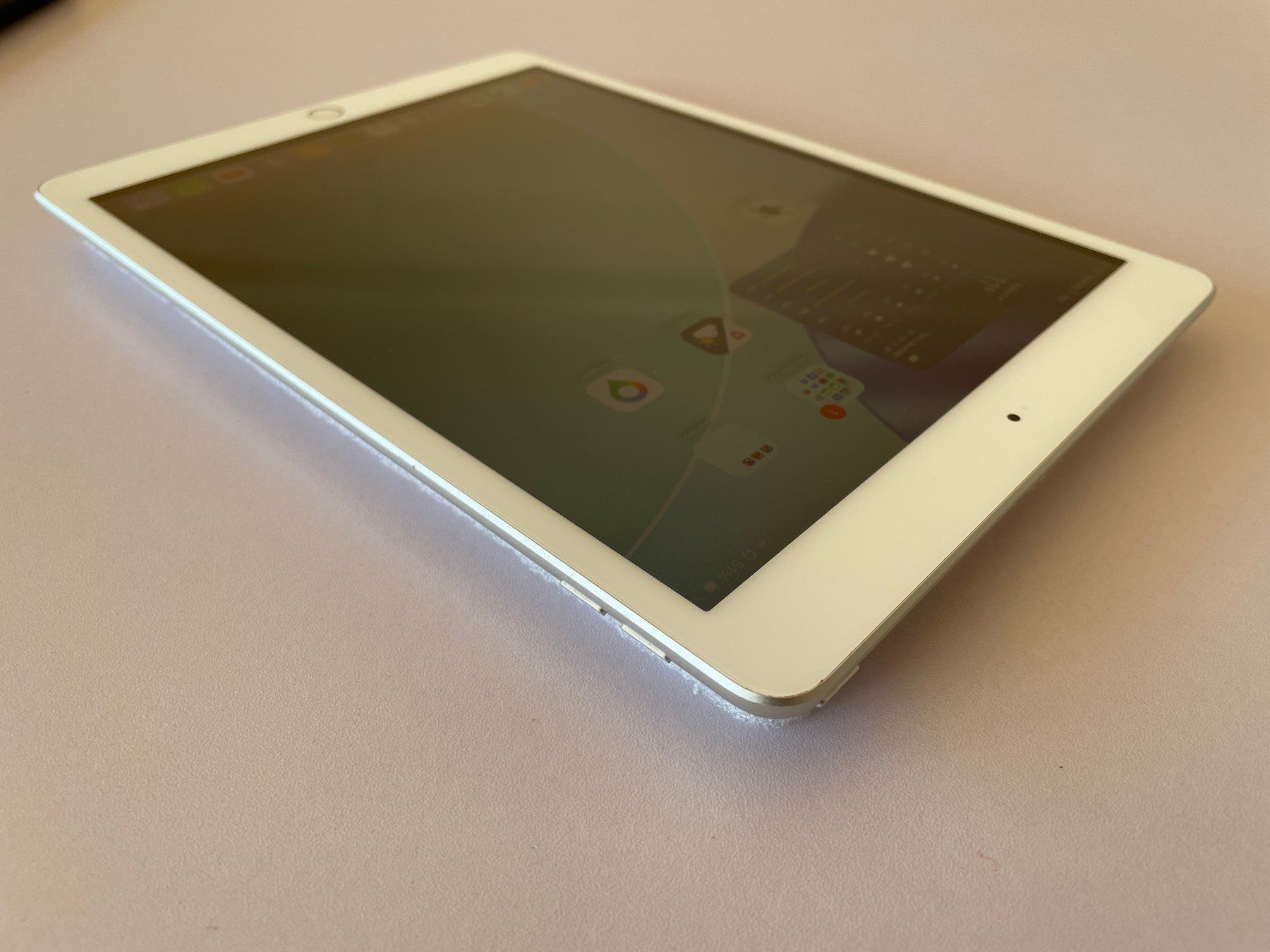 Apple Tablet PC: iPad 8 mit 32GB, super Zustand, + neue Hülle + Zubehör – Gebraucht aus Frauenfeld von kar_7xxc 8