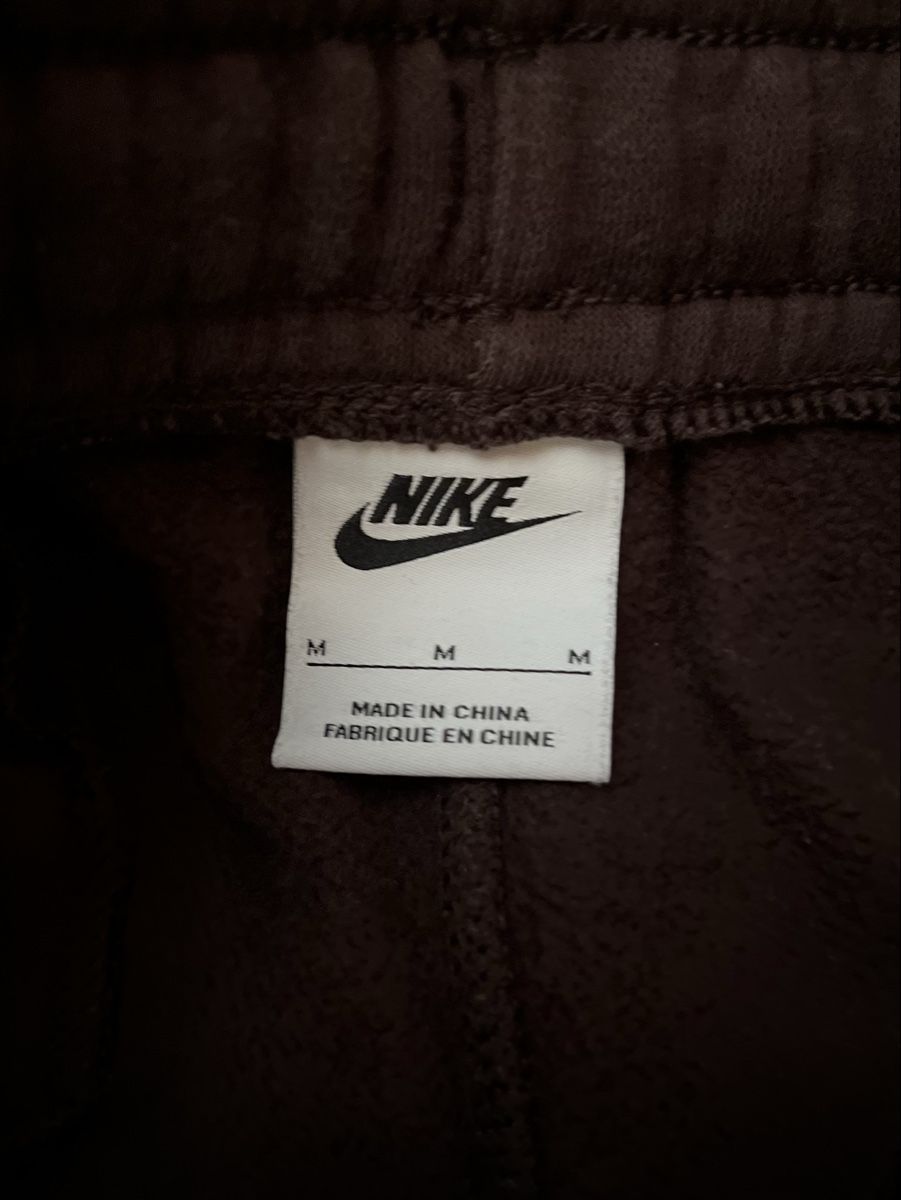Nike Kleiderpakete: Ensemble Nike marron taille M - Idéal pour l'hiver – Gebraucht aus Baulmes von resel_.tm 5