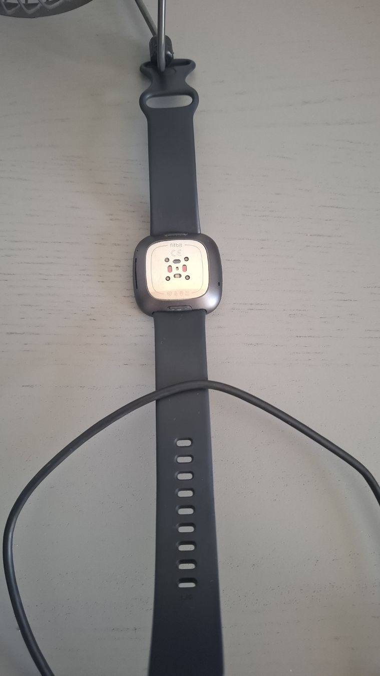 Fitbit Smartwatch: Fitbit Sense  – D'occasion à St-Légier-Chiésaz par dis_7gb7 1