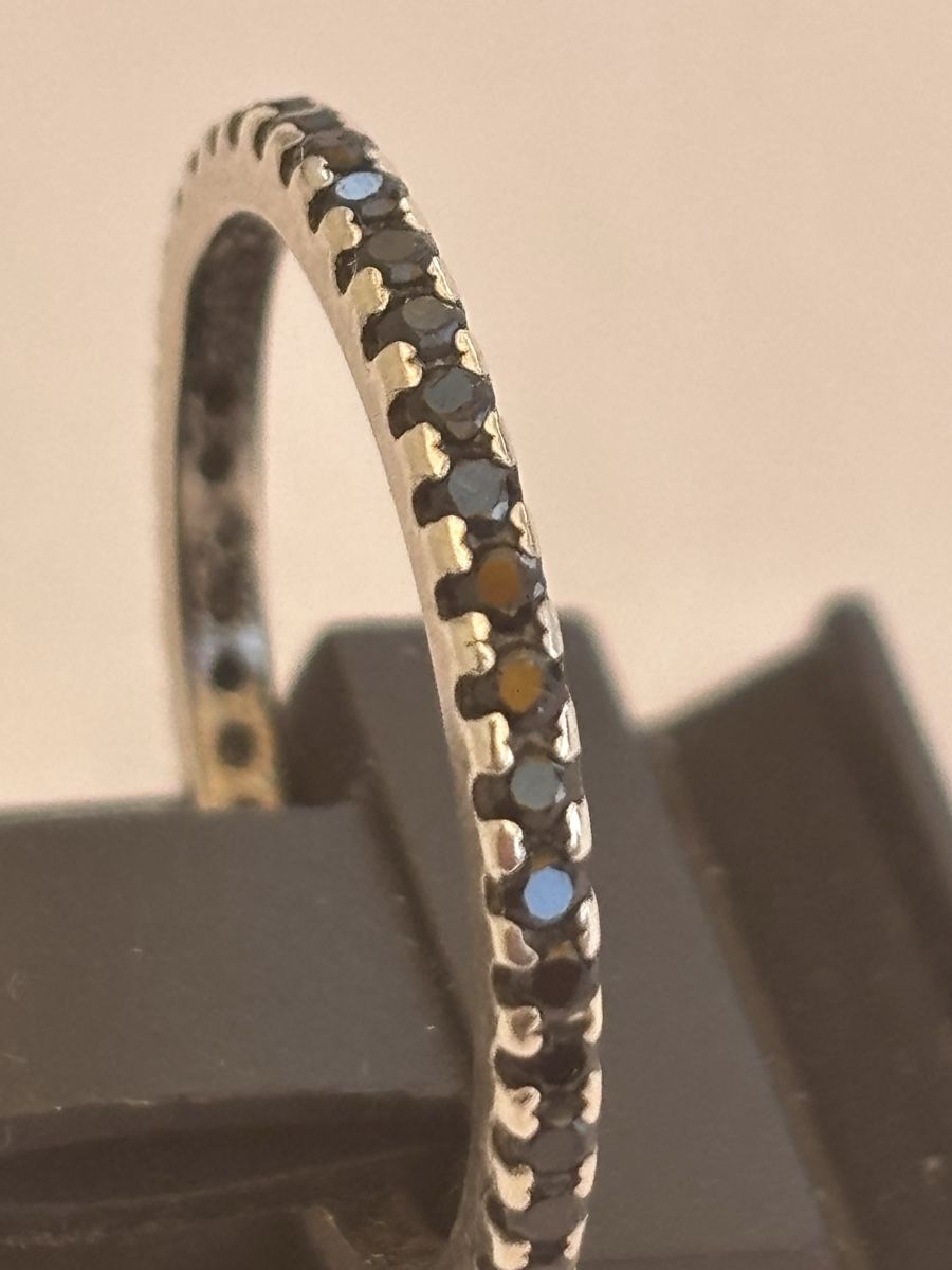 Anelli: Ring 925 Silber mit schwarzen Steinen  – Usato da Langnau am Albis venduto da flusspflege