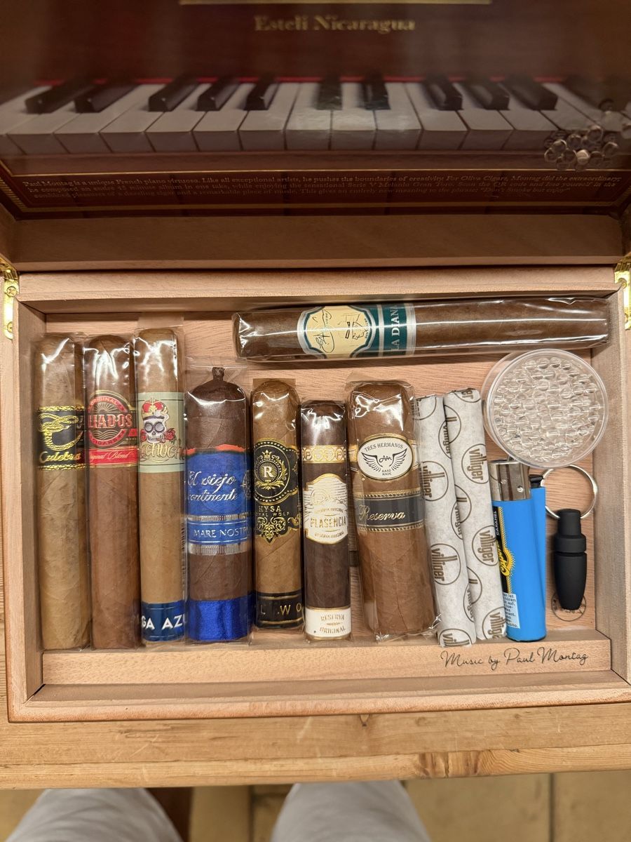 Humidore: Zigarrenkiste-Humidor mit diverse Zigarren – Gebraucht aus Seuzach von kaufes8