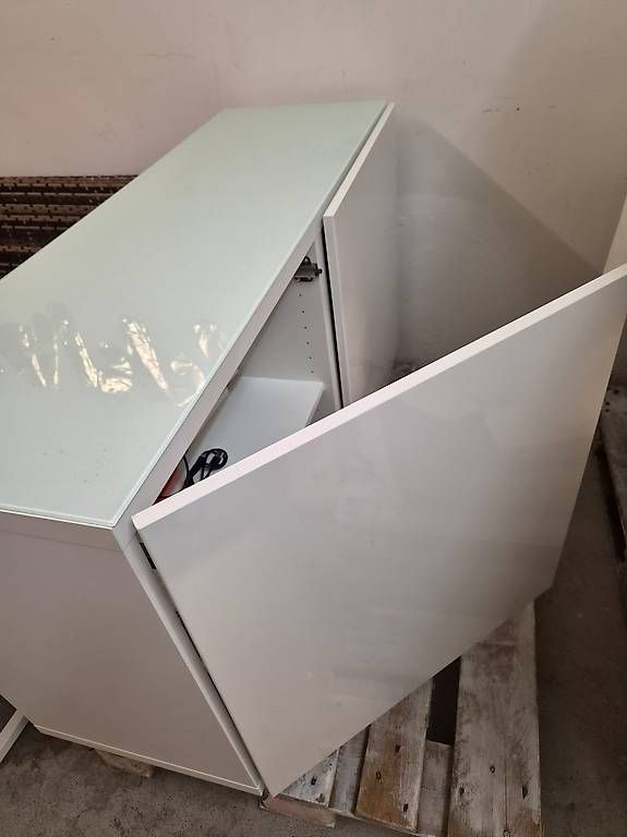 Ikea Armadi: Ikea Besta Weiss 2 Möbel – Usato da Wegenstetten venduto da PatriciaSliacka 1