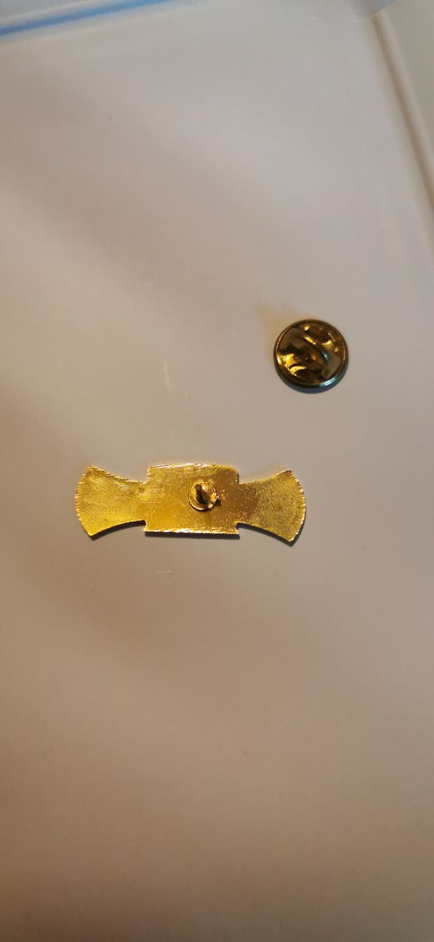 Placchette & Badge: Pin Toshiba  – Usato da Genève venduto da vins50 1