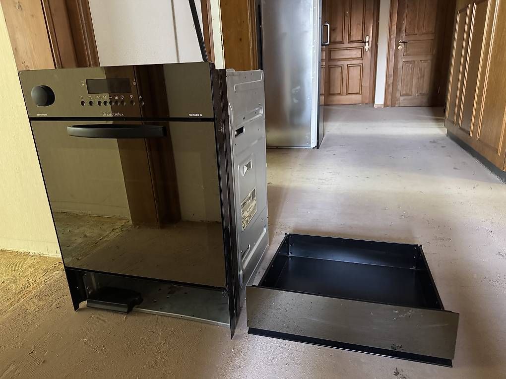 Backöfen: GRATIS Backofen mit Wärmeschublade Electrolux – Gebraucht aus Chur von kod_hc8g