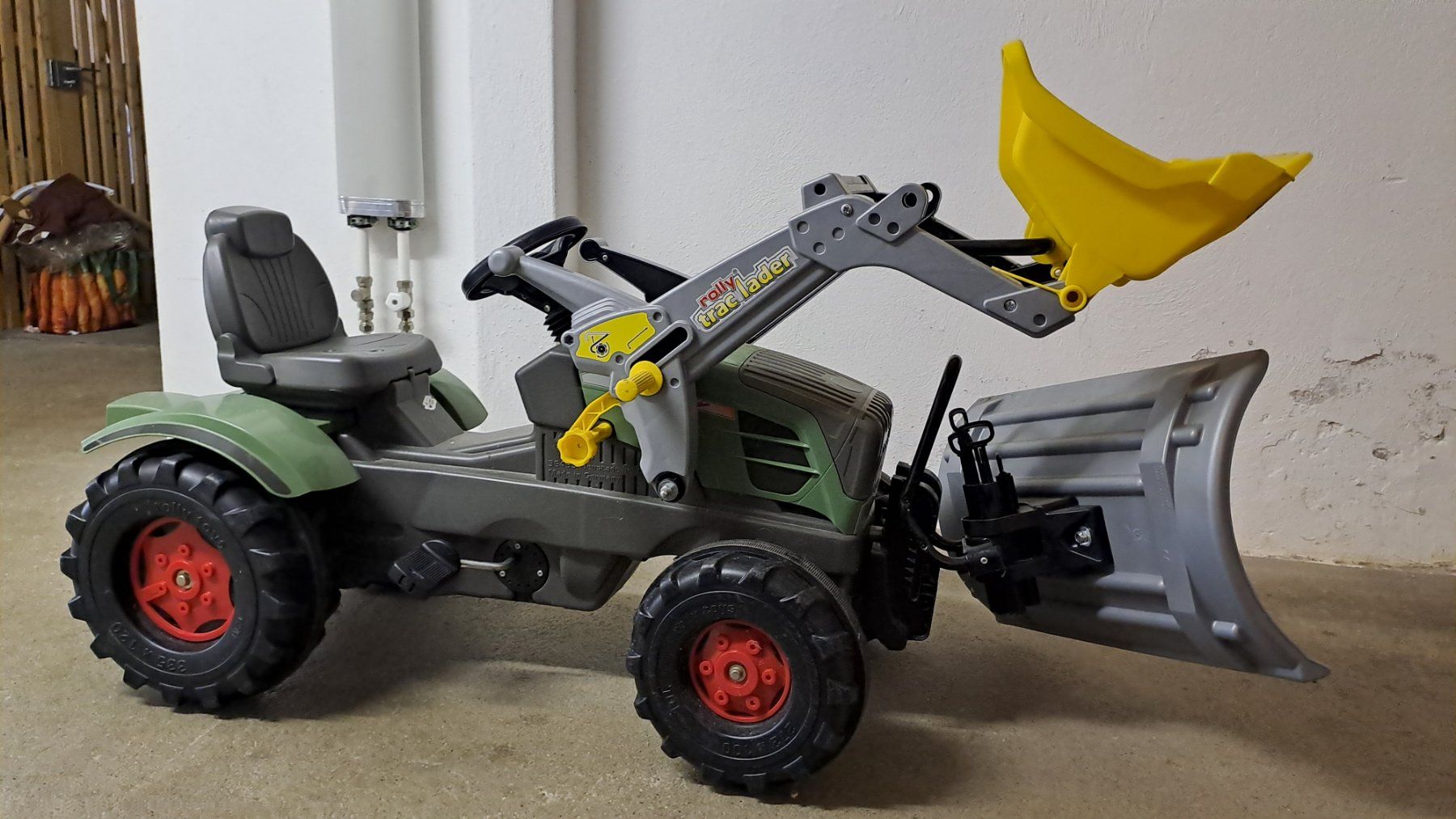 Rolly Toys Veicoli per bambini: Kindertraktor mit Schaufel und Schneeschild – Usato da Wädenswil venduto da tat_j7wv