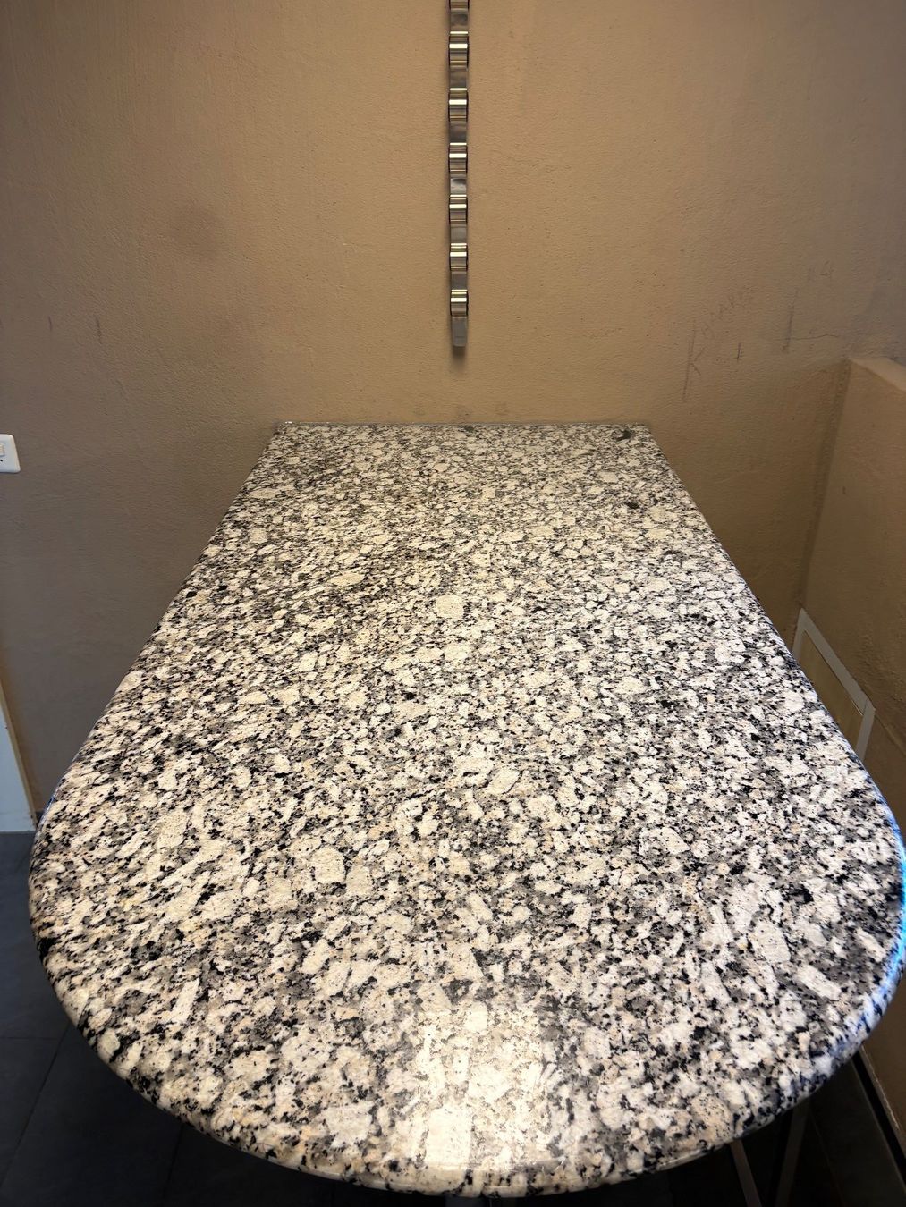 Tische: Tischplatte Granite Bianco Sardo – Gebraucht aus Thalwil von zena4 2