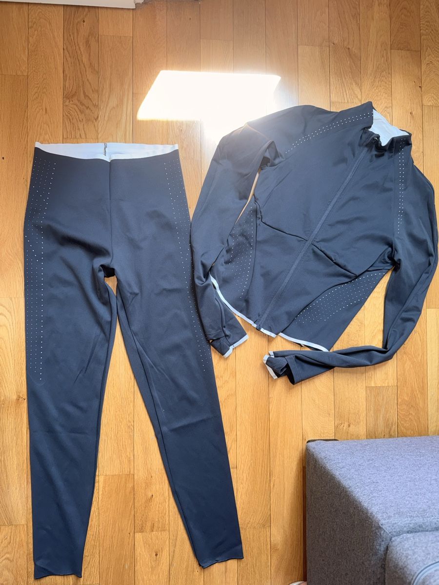 Oysho Lotti di vestiti: Oysho Running Set Jacket Trousers Size S Black – Usato da Biel/Bienne venduto da brr_2wky