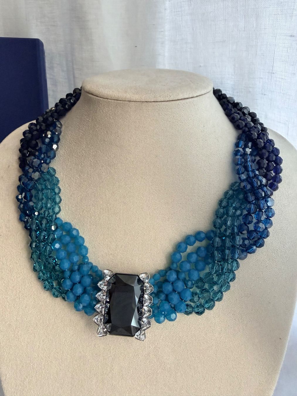 Swarovski Catenine: SWAROVSKI Collier mit Ohrstecker blau – Nuovo (secondo la descrizione) da Brütten venduto da Rod816 6