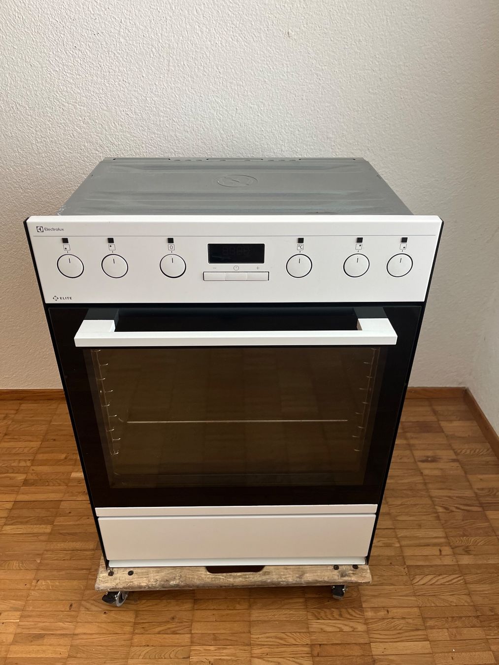 Electrolux Cucine: Backofen und Glaskeramik von Electrolux – Usato da bern venduto da sanducci 1