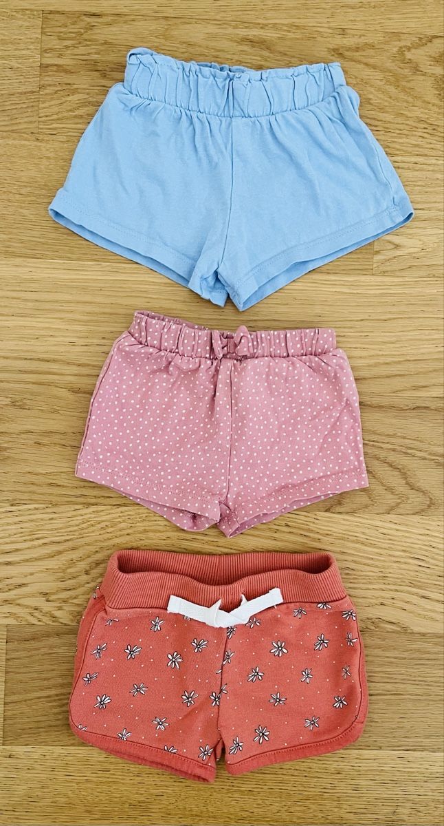 Pantaloni: 3 Shorts Taille 62 – Usato da Sion venduto da FashionStore3