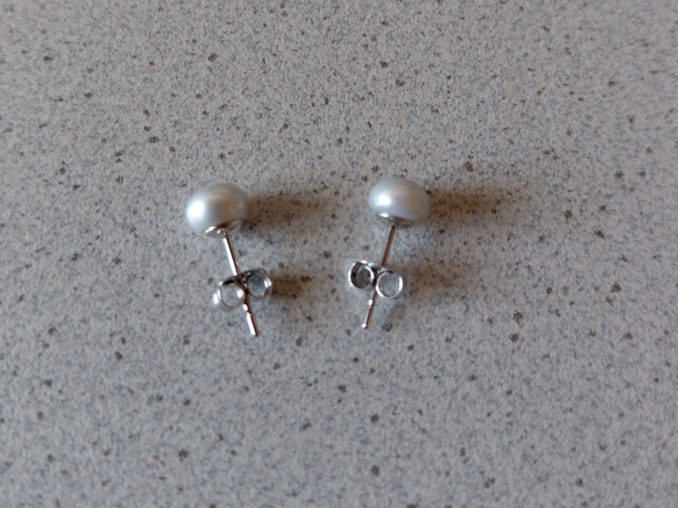 Orecchini pendenti & Orecchini a lobo: Perlen Ohrstecker, Silber rhodiniert 925 – Nuovo e nell'imballaggio originale da Winistorf venduto da acreativ