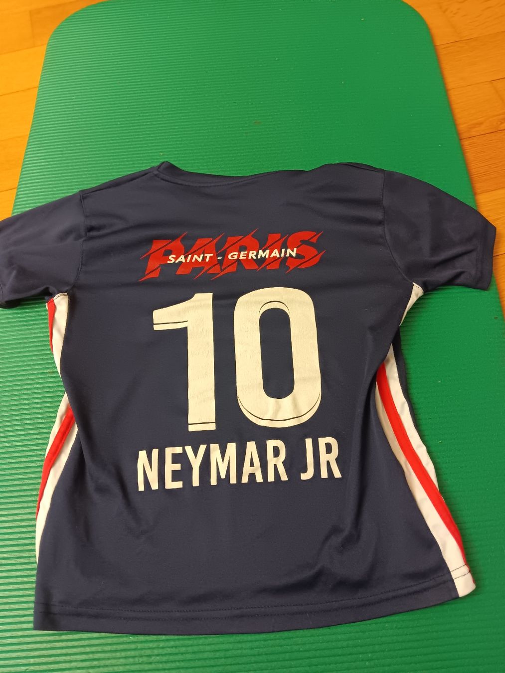 Scarpe, pantaloni & magliette da ginnastica: Neymar trikot – Usato da Luzern venduto da Gegi5