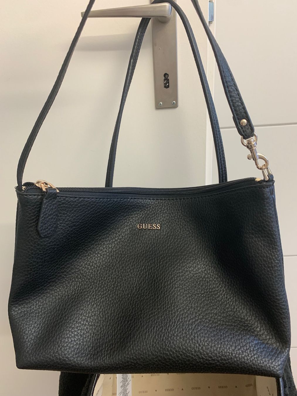 Guess Borse da donna: Guess Victtoria Large Tote – Usato da Enggistein venduto da THE-IGOR 6