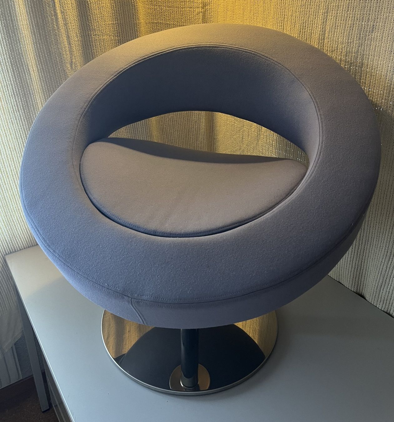 Softline Poltrone: Design Drehsessel "Hello" von Softline, Top Zustand – Usato da Frutigen venduto da Baddad