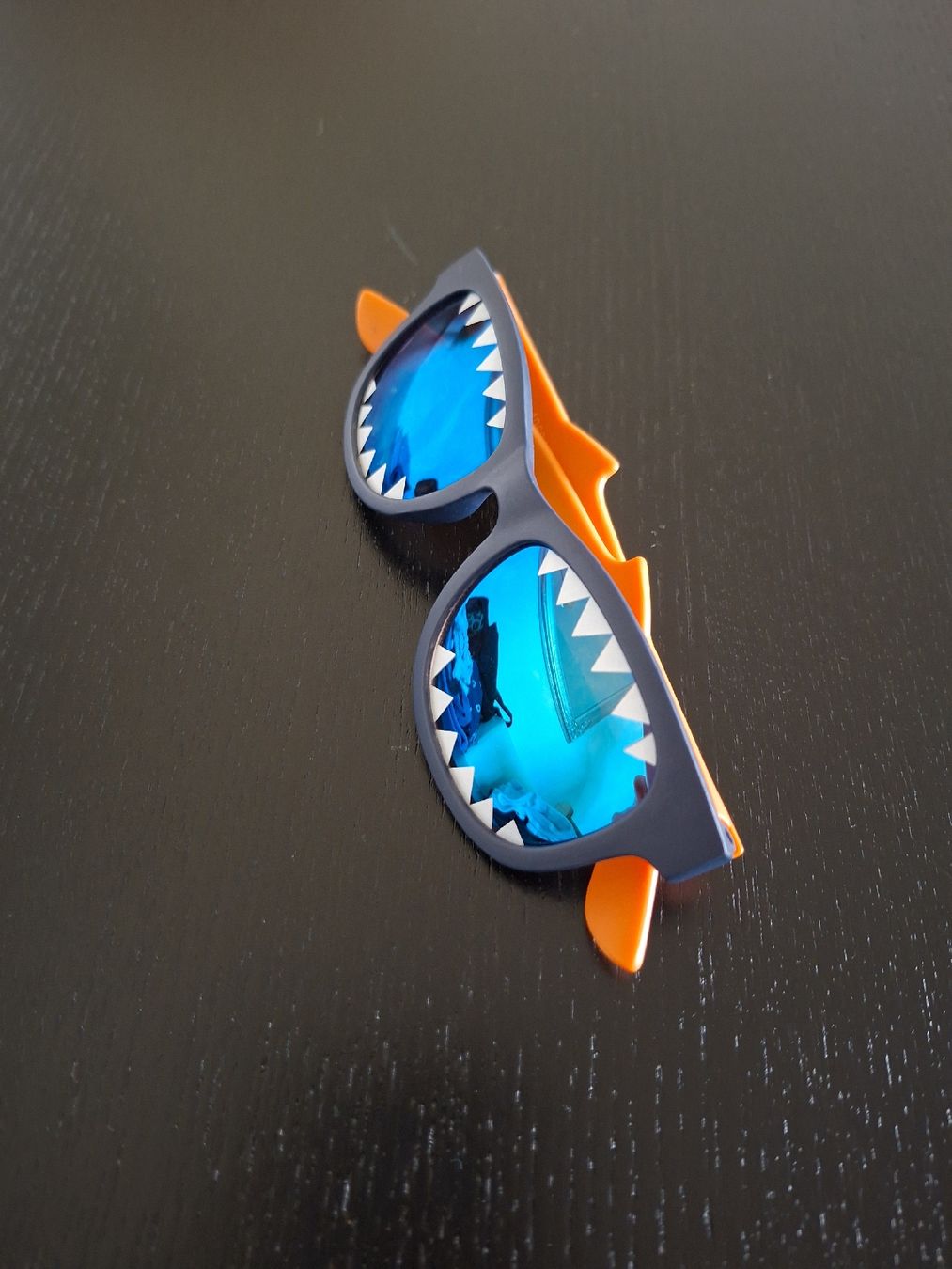 Lunettes & Verres: Kinder Sonnenbrille Hai-Design – D'occasion à Winterthur par Ausmisten2026