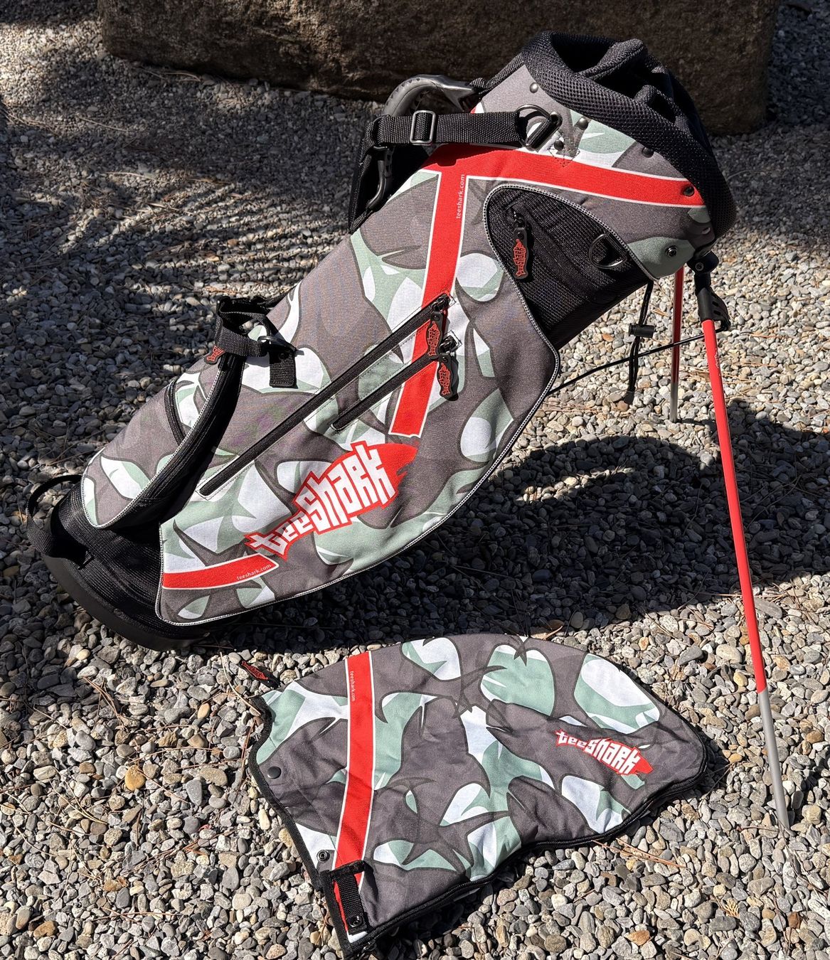 Schläger & Sets: Teeshark Golf Stand Bag – Neu (gemäss Beschreibung) aus Würenlos von Bozon