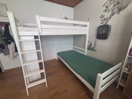 Hochbett mit Leiter und Regale weiss 90x200 cm guter Zustand