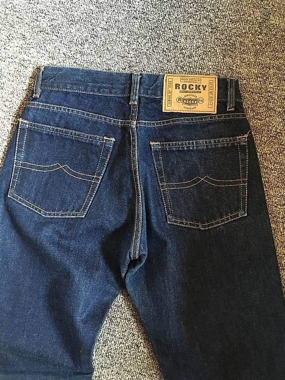 Jeans: 4 Jeans usagés. – Usato da Neuchâtel venduto da Rudjes
