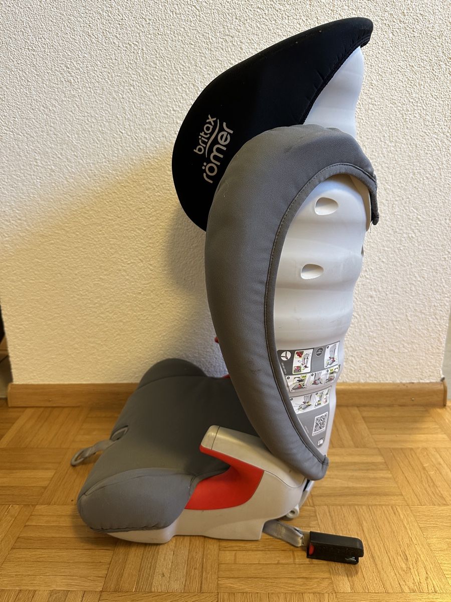 Britax Römer Seggiolini per auto: Römer ( Brita ) Kindersitz – Usato da Allschwil venduto da gassera01 2