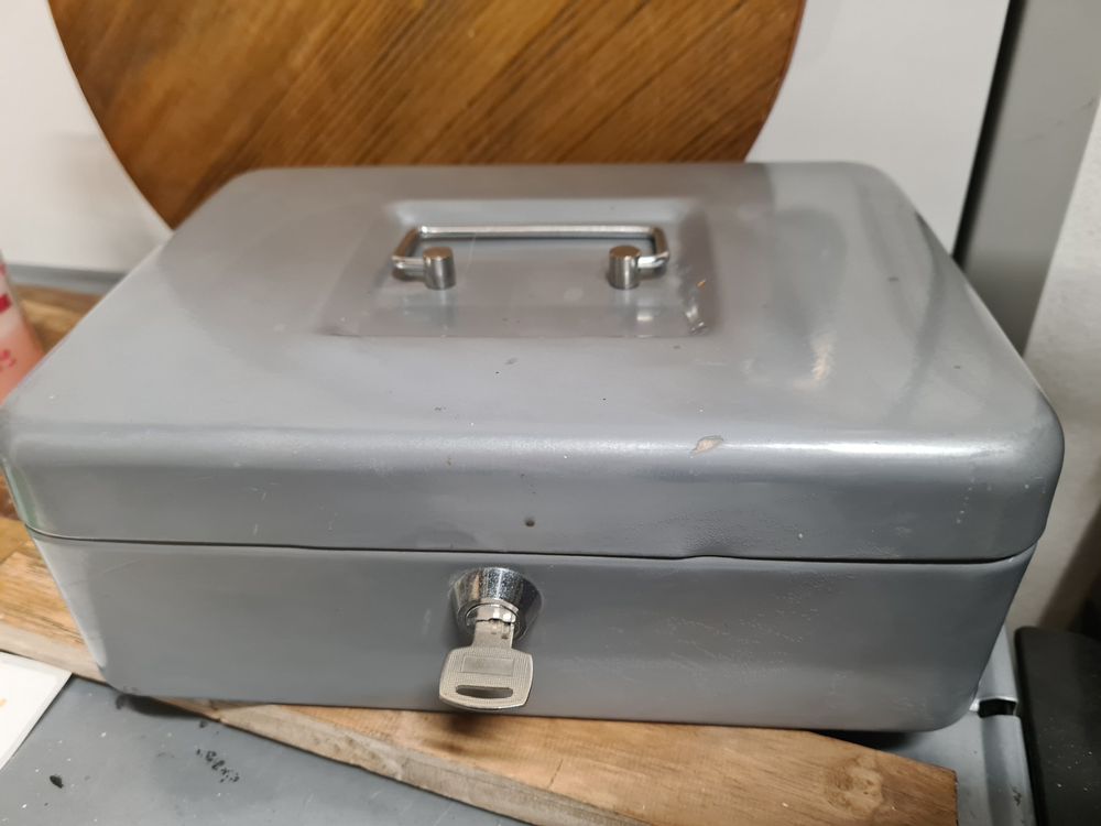 Kleine Geldkassette Aus Stahl Mit Schlüssel - Abschließbarer Mini Safe Silber