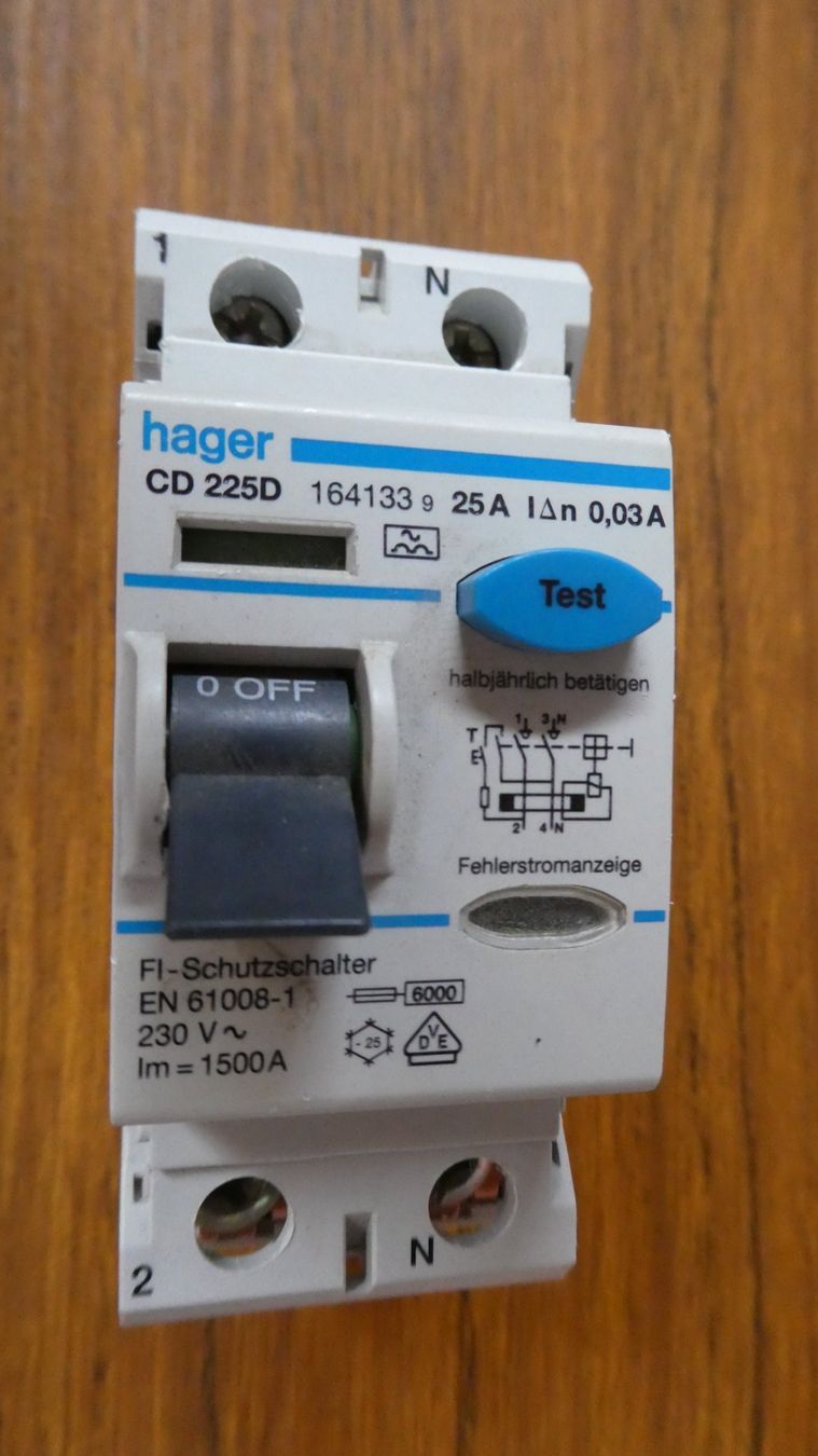 Hager Componenti elettronici: Hager FI-Schutzschalter "CD 225D" 25A 0,03A – Usato da Lausen venduto da Vectrex1