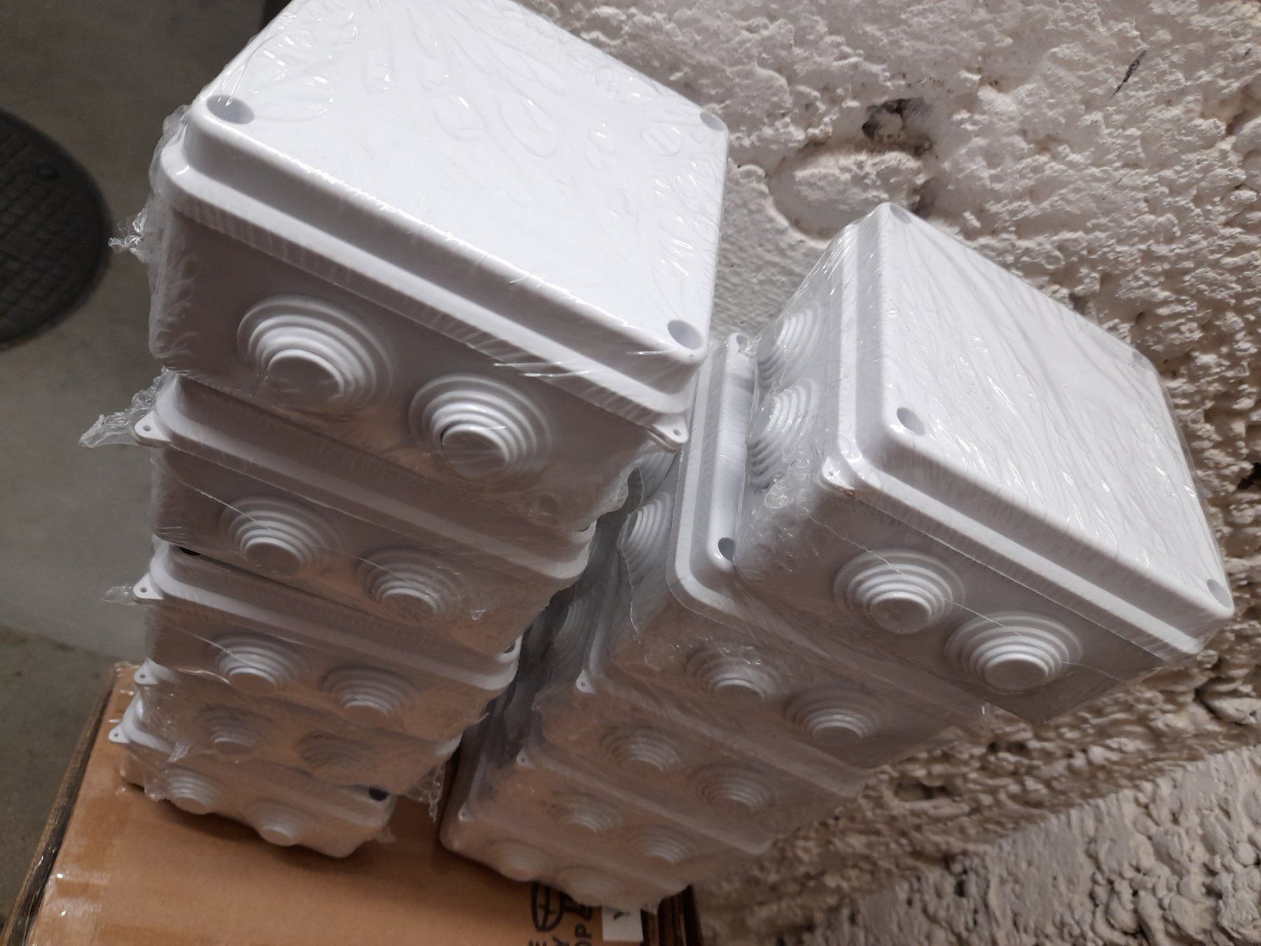 Altro in Decorazioni & Accessori: 10 Stück 100X100X70 Ap Leer Dose – Usato da Zürich venduto da Elektro-Material 3