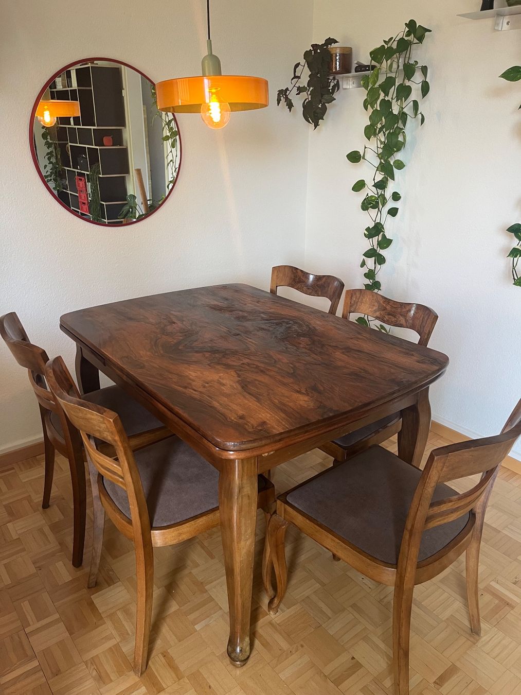 Set di tavolo e panche: Vintage Holztisch mit 6 Stühlen – Usato da Zürich venduto da jalexandra6 1