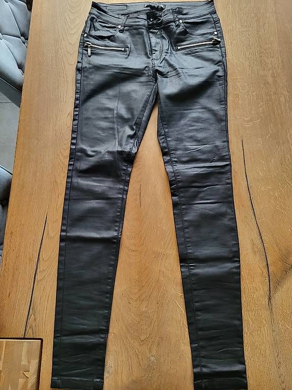 Pantaloni: Pantalon femme – Usato da Ecuvillens venduto da loloall 2