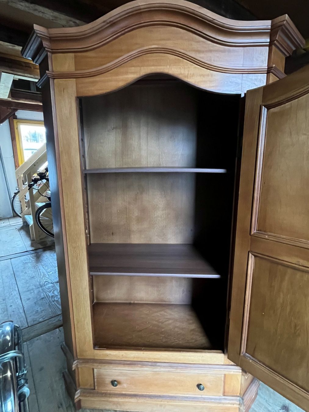 Armadi: Vintage Holzschrank – Usato da Bülach venduto da .Reissverschluss. 1