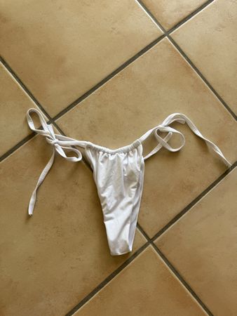 bas de bikini maillot de bain string blanc calzedonia 