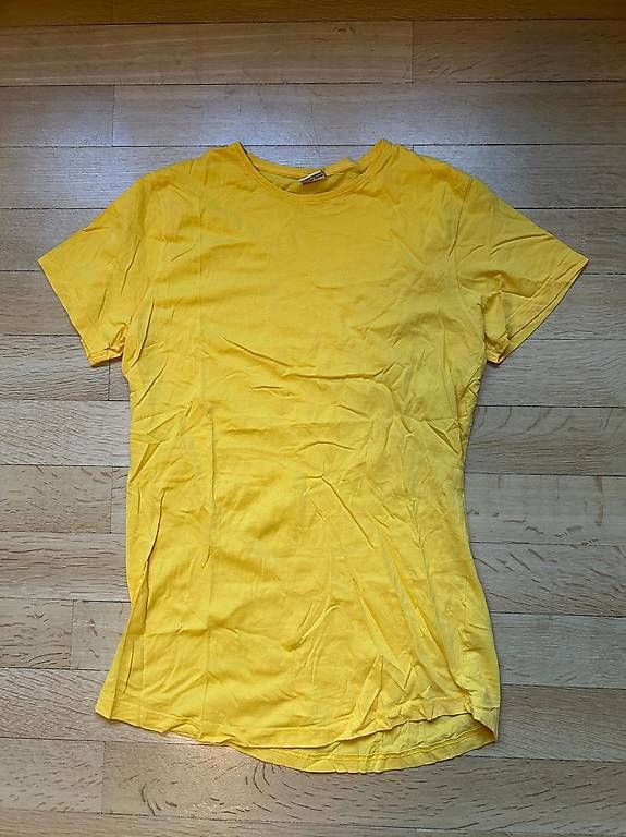 T-shirt: T-Shirt gelb – Usato da Muttenz venduto da anj_2qy5