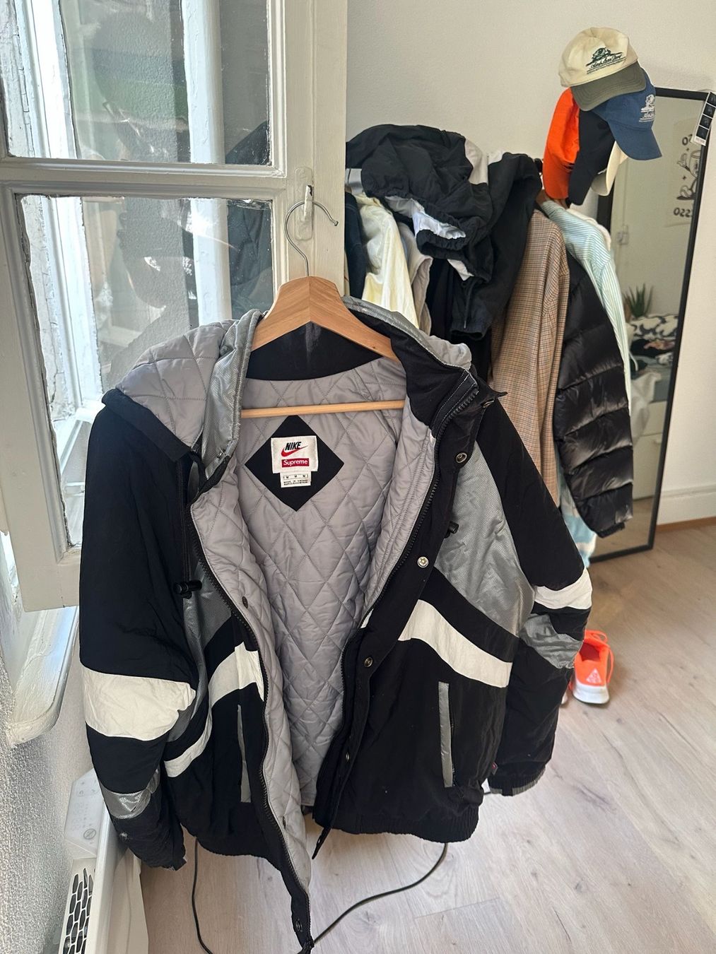 Nike Jacken: Veste Nike Suprême – Gebraucht aus Morges von pie_f8yp 4