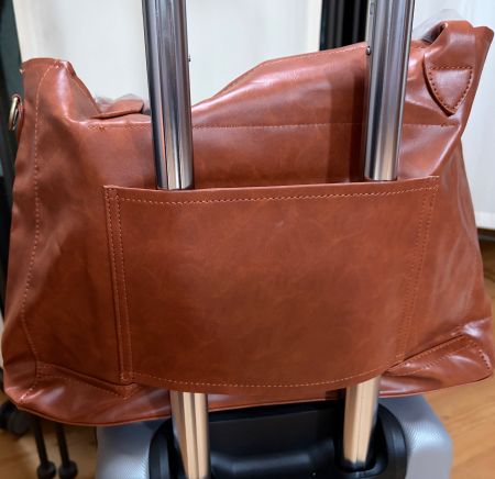 Praktische Reise oder Einkaufs-Tasche aus veganem Leder