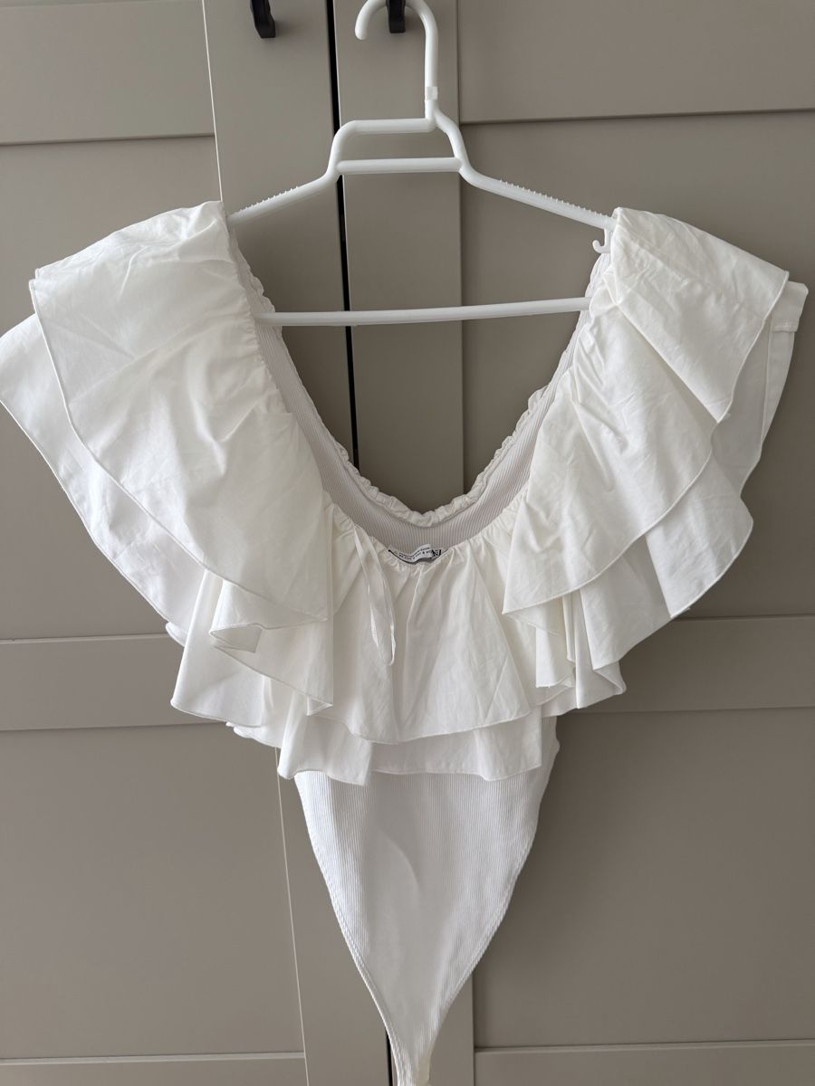 Zara Top: Zara Body mit Rüschen, Gr. S – Usato da Näfels venduto da mar_2ptp 2
