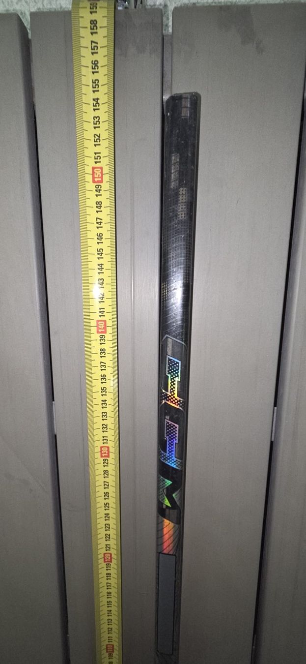 Ccm Bastoni & Pale: CCM Trigger 8 Pro, Rechts, 65 Flex, P29 – Usato da Adliswil venduto da hon_byn8 3
