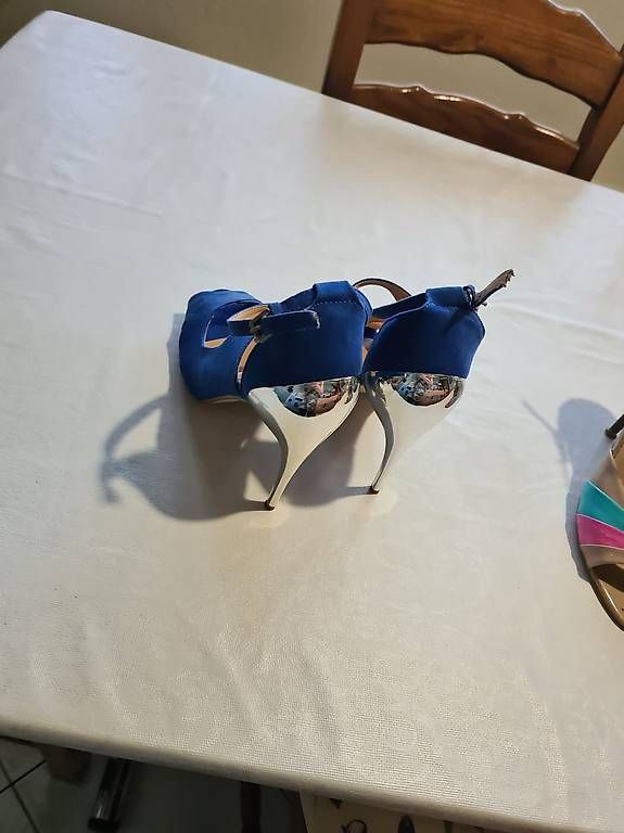 Scarpe da donna: sandales à talons pointure 39 – Usato da La Croix (Lutry) venduto da azzura01 3