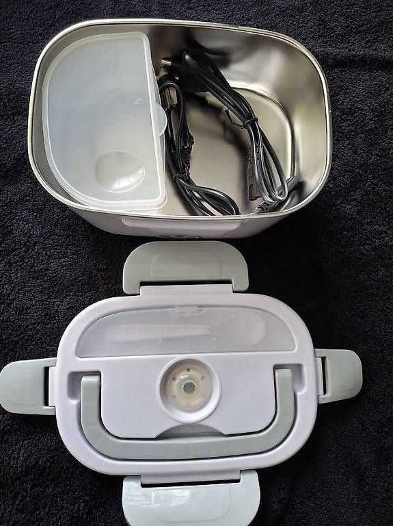 Cavi: Menübox mit Stromkabel und Autostecker – Usato da Effretikon venduto da CorneliaM03 2