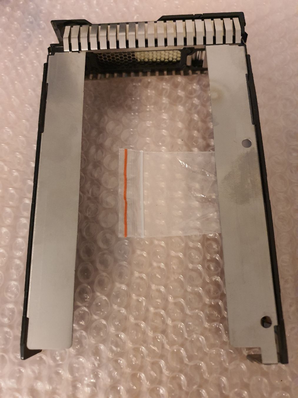 Hewlett Packard Server: HP 3.5" caddy for ProLiant Gen8 – Gebraucht aus La Tour-de-Peilz von Gbes 3