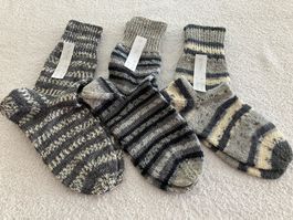 1 Paar neue handgestrickte Socken Nr. 41/42 zur Auswahl