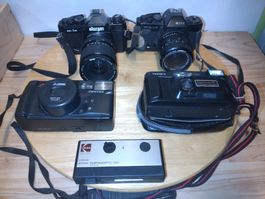 Lot de 4 appareils photo argentiques Pentax, Yashica, Ricoh