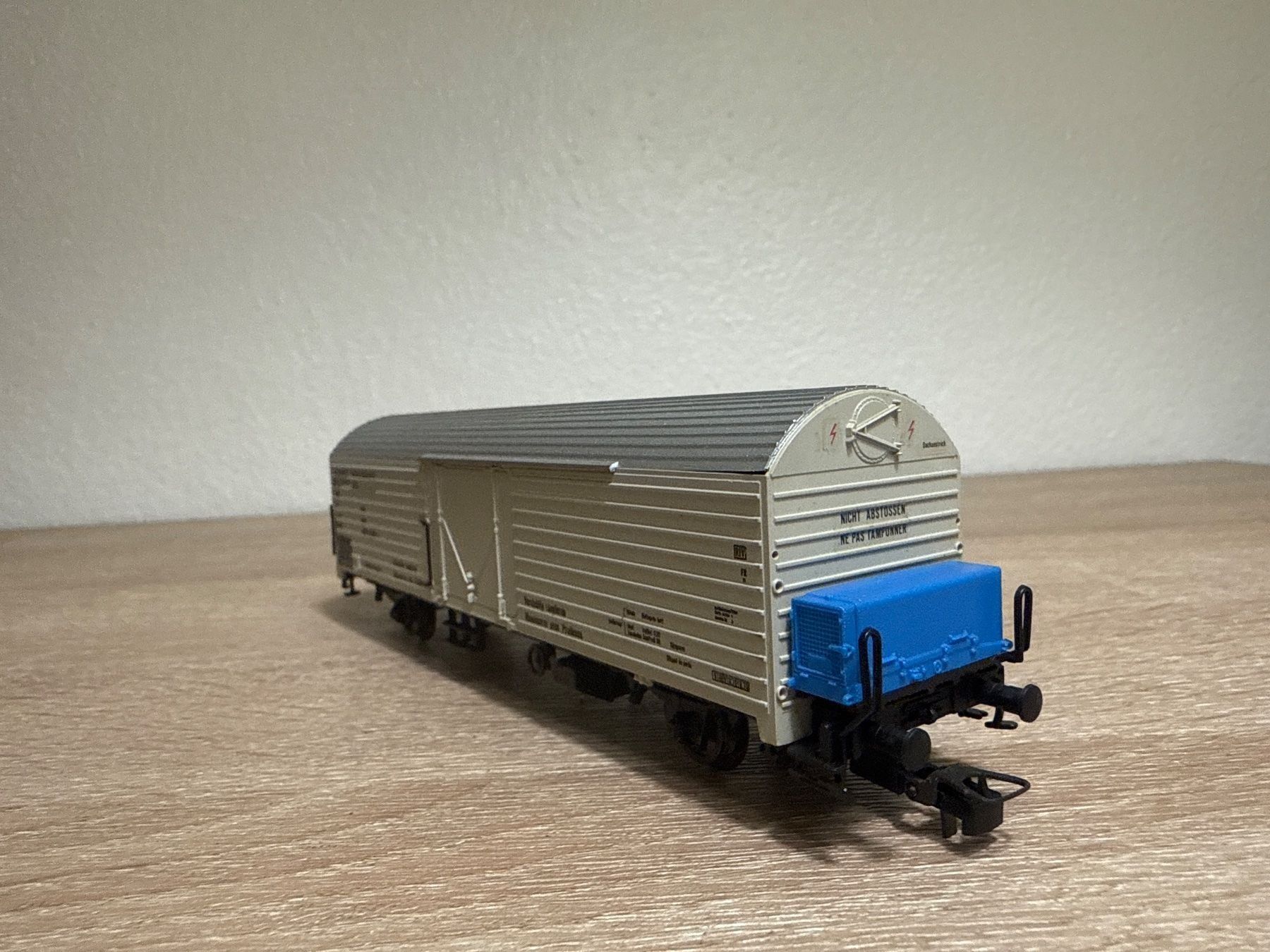 Roco Modellini di ferrovie: Roco Güterwagen H0 (97) – Usato da St-Aubin-Sauges venduto da Lo_Go 3