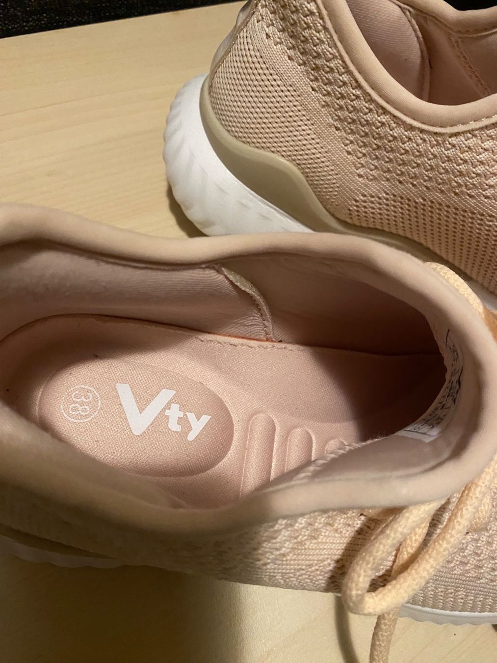 Scarpe da donna: Vty Damen Sneaker, Gr. 38, Rosa – Usato da Dietikon venduto da Enio1 1