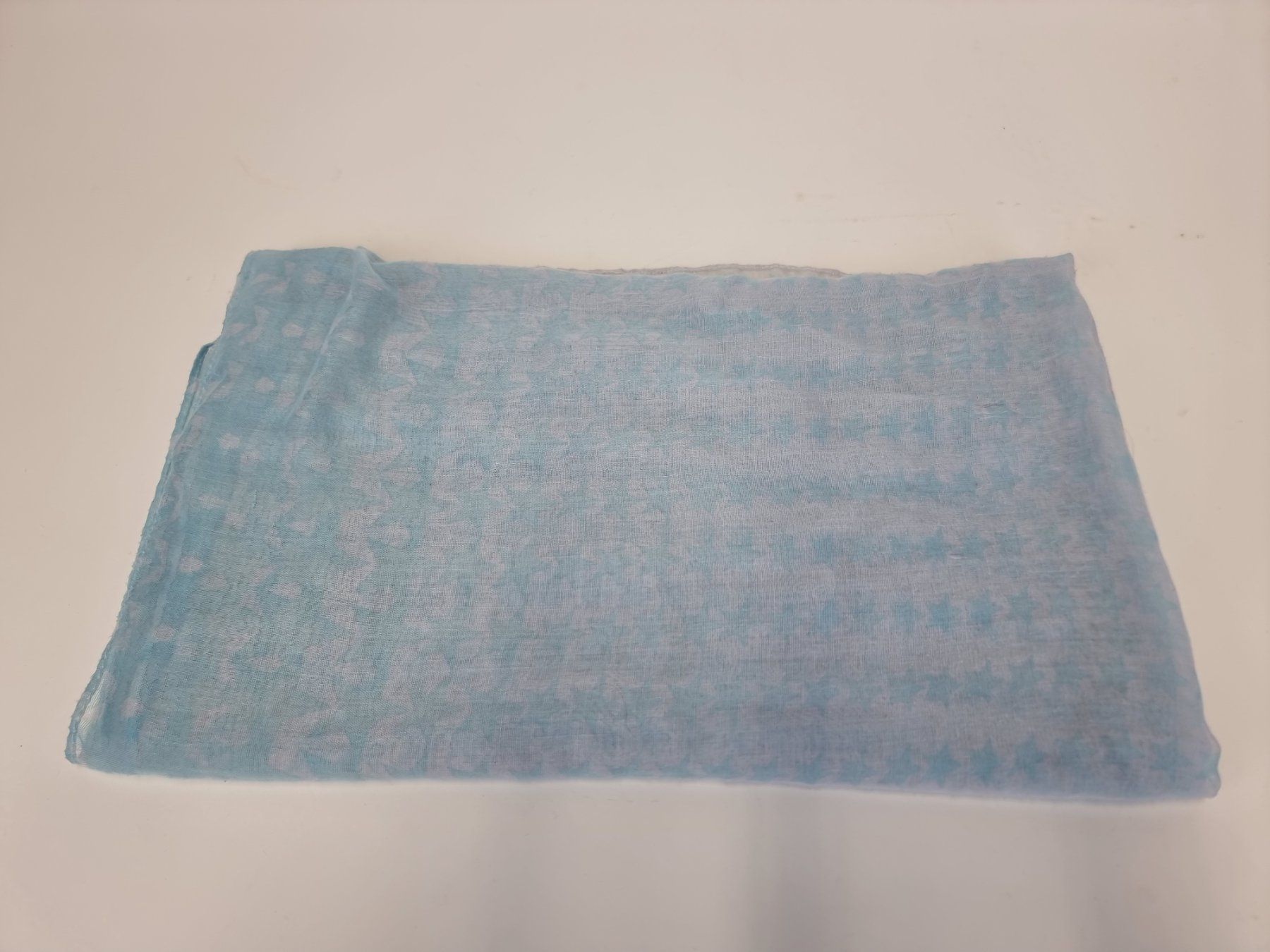 Foulards & écharpes: Hellblauer Schal – D'occasion à Urtenen-Schönbühl par Restwert_Schoenbuehl 1