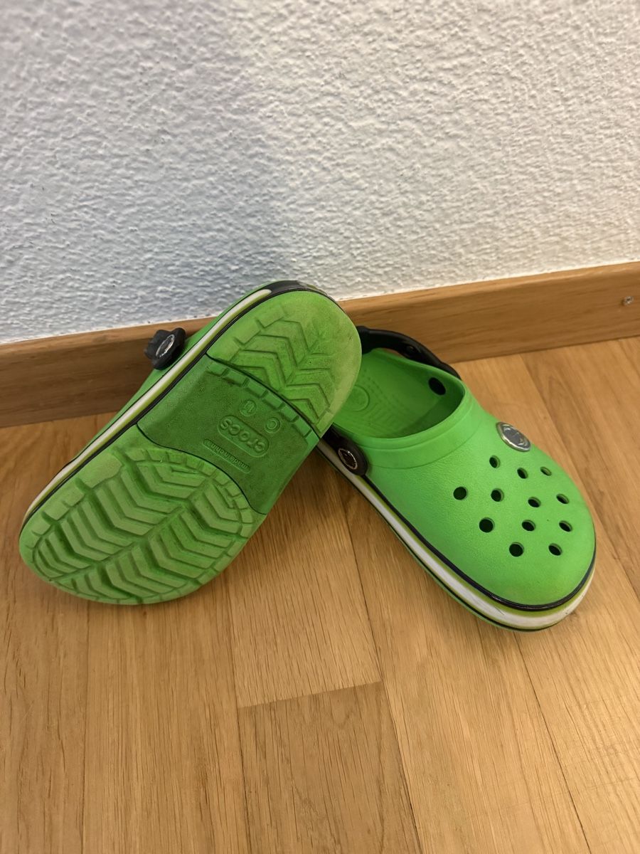 Crocs Chaussures garçon: Clogs Crocs Star Wars grün, gebraucht Grösse c11 – D'occasion à Kreuzlingen par ric_kk9w 2
