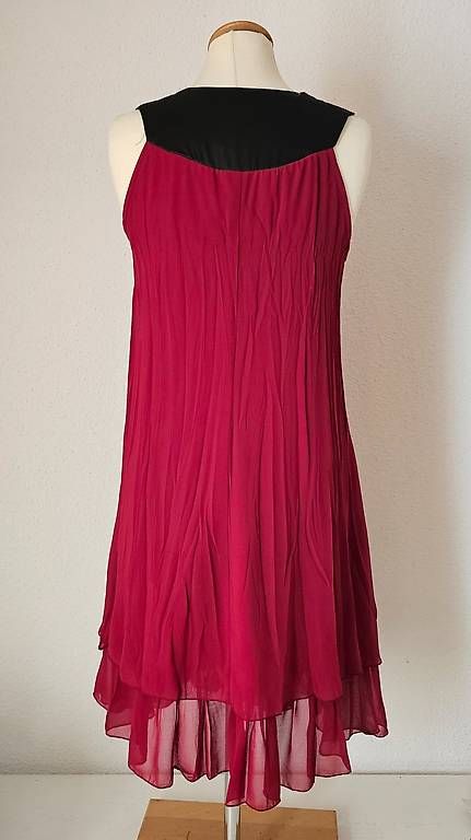 Vestiti: Rotes Kleid mit Blumenapplikationen – Usato da Sursee venduto da nei_7klk 1