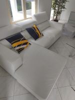 Elegante weisses Ecksofa