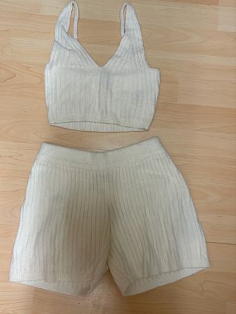 Bauchfreies T-shirt + Kurze Hose Set