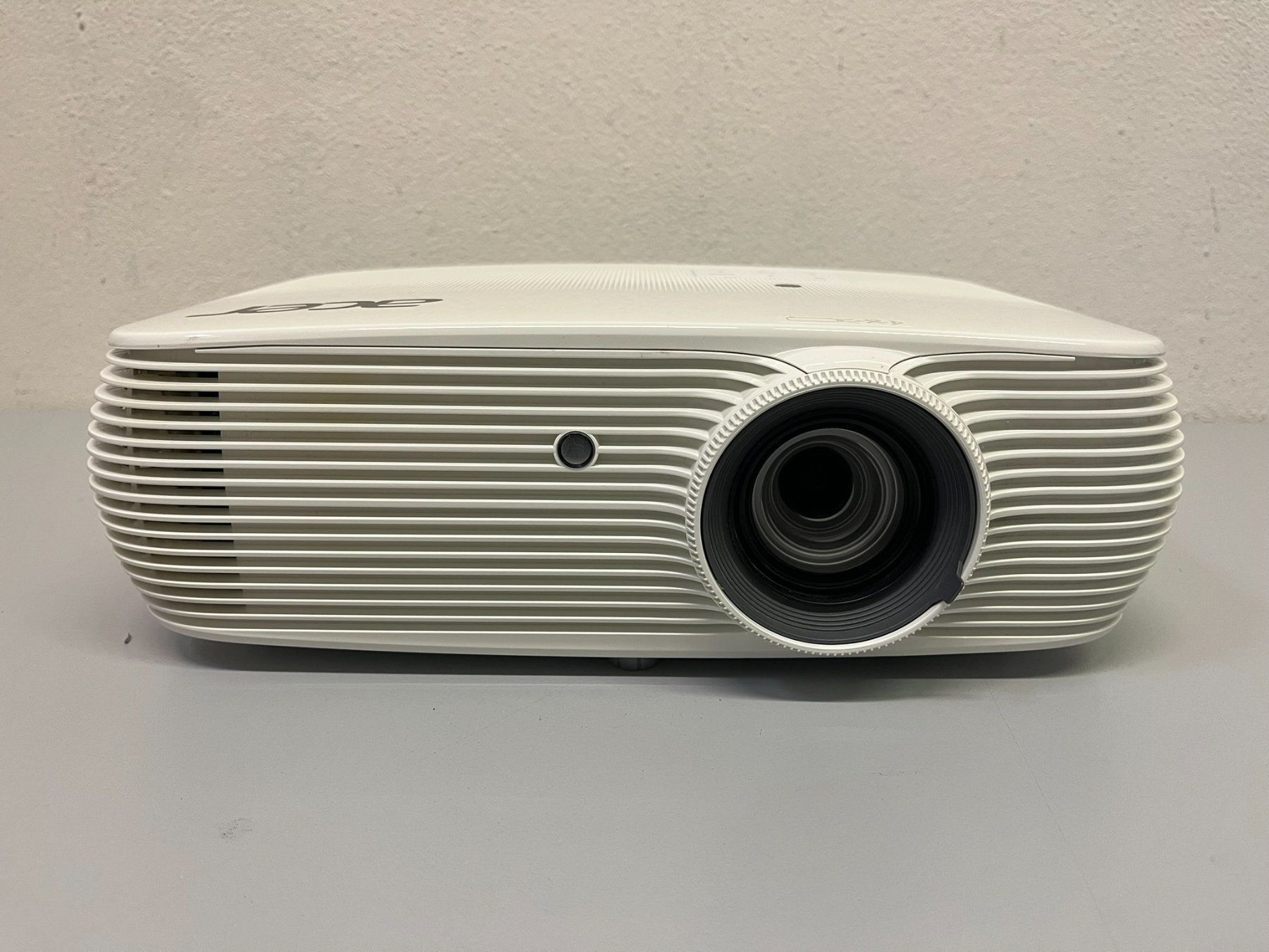 Acer Vidéoprojecteurs: Acer P5230 – D'occasion à Hochdorf par av-electronics 1