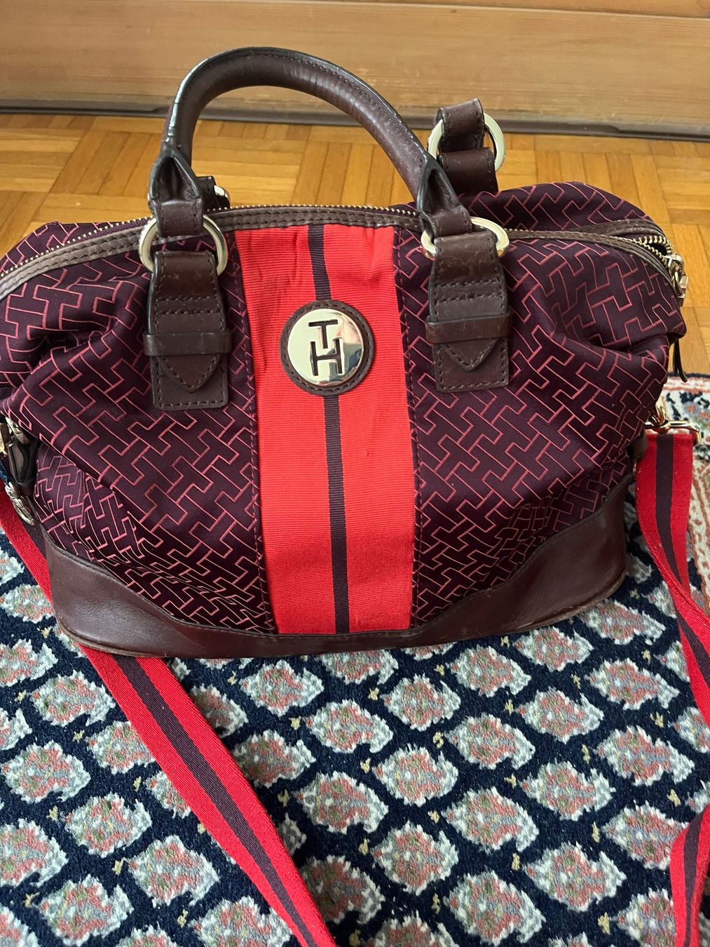 Tommy Hilfiger Borse da donna: Tommy Hilfiger Handtasche, bordeauxrot, – Usato da Steffisburg venduto da kla_gqp7 1